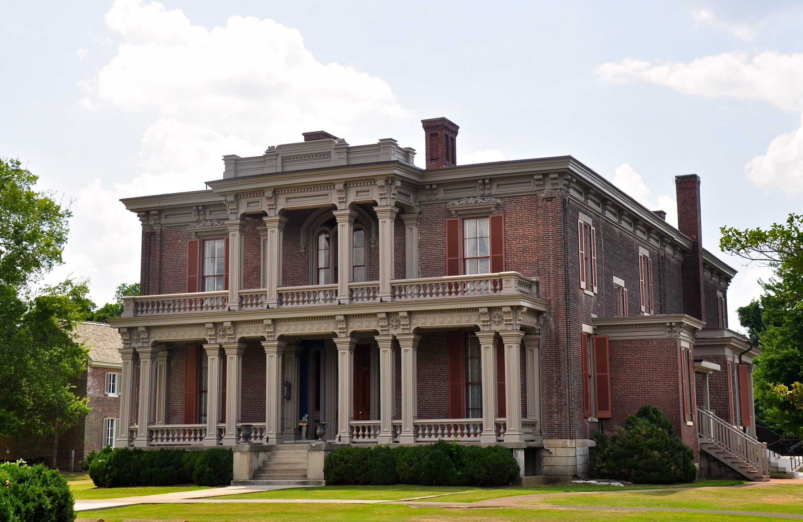 Two Rivers Mansion - Photo